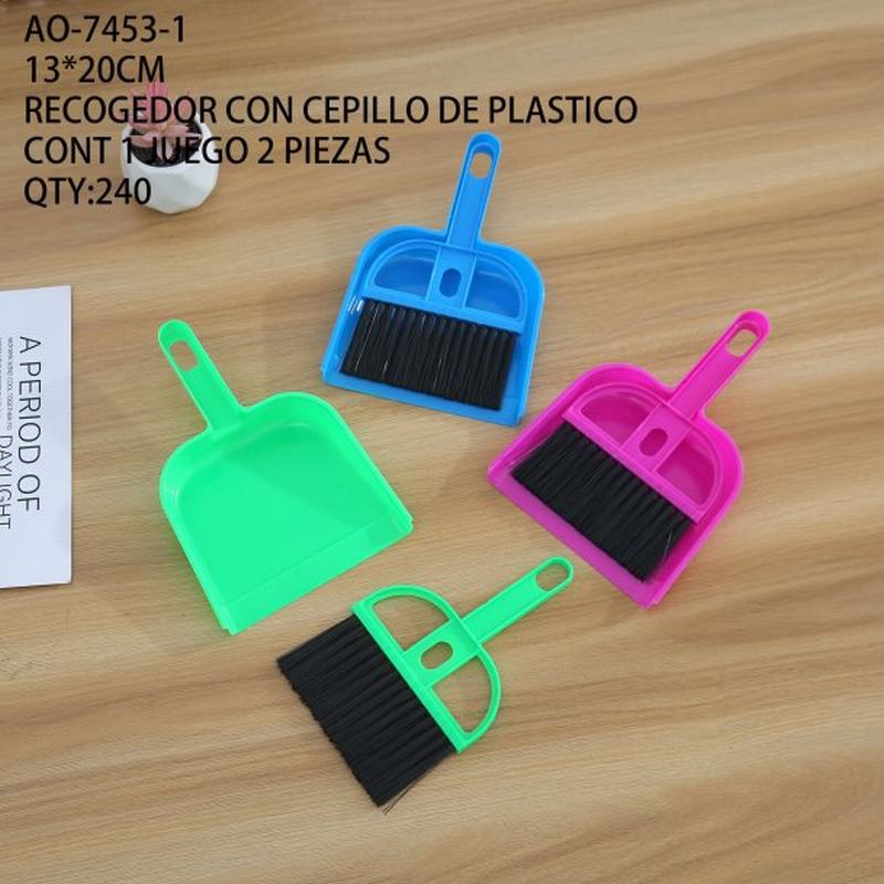 [AO-7453-1] RECOGEDOR CON CEPILLO DE PLASTICO